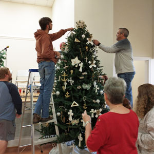 Church members decorating the Chrismon Tree on Nov. 28, 2021